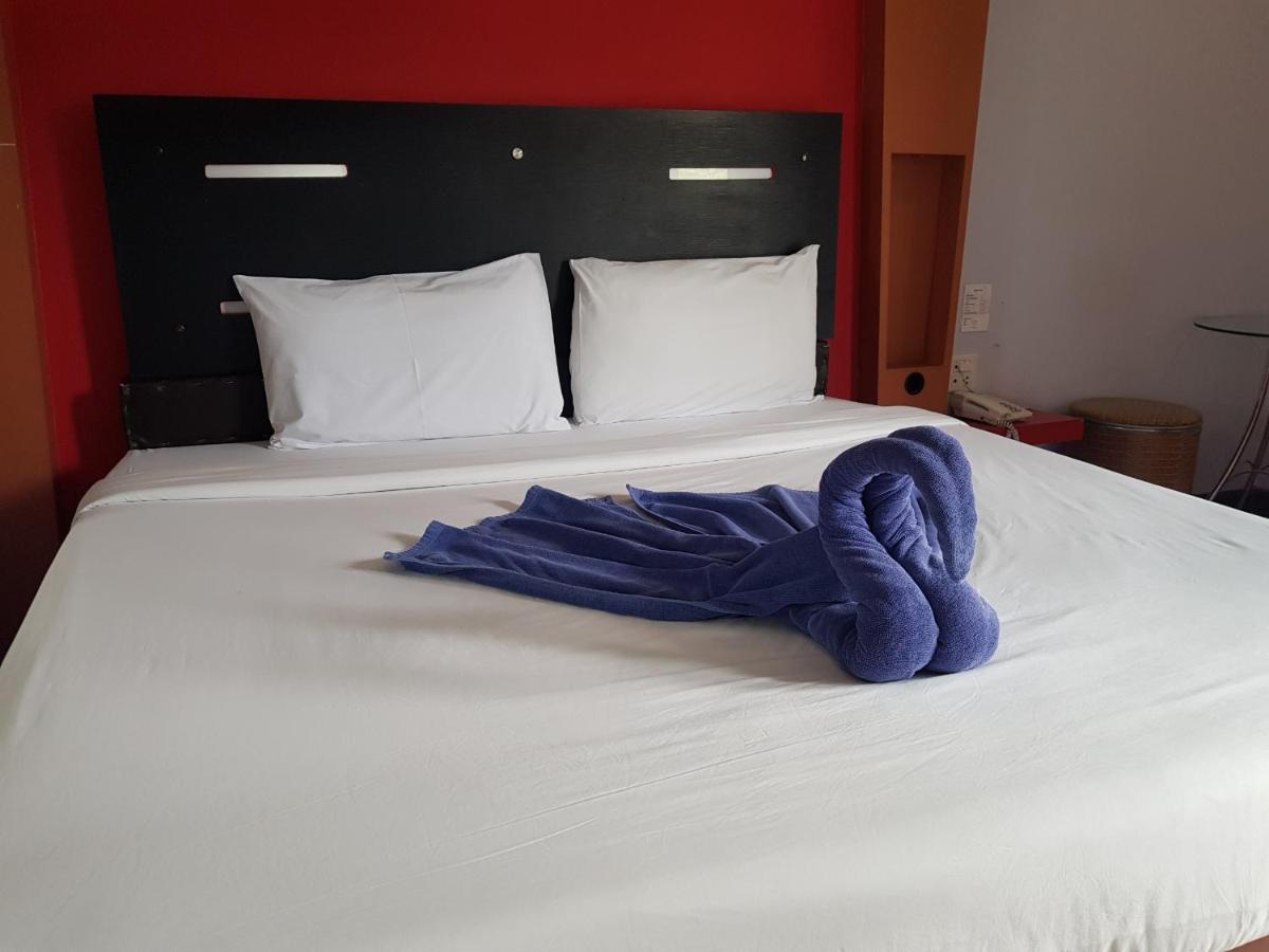 צ'ון בורי Jirapa Modern Resort מראה חיצוני תמונה